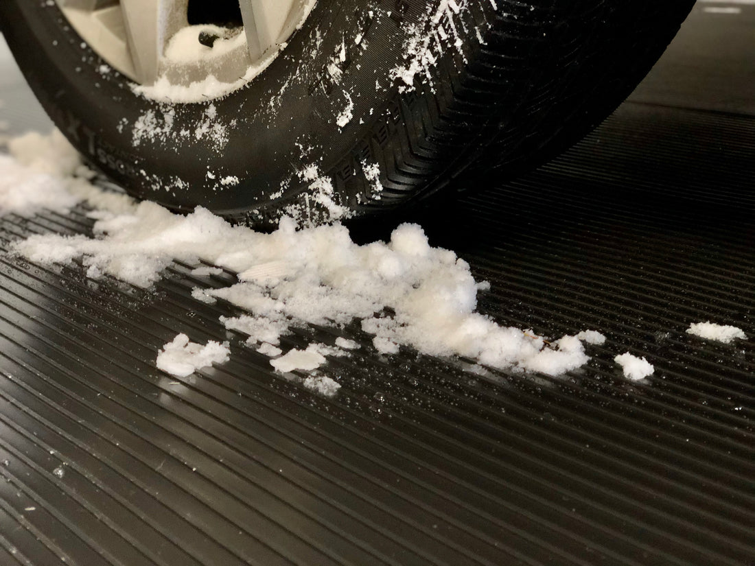 How do I Contain Snow in my Garage?